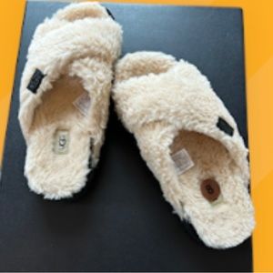 NWB UGGS FUZZ SUGAR CROSS SLIDEWOOL/ FAUX FUR/NATURAL/ BLACKSLIPPER